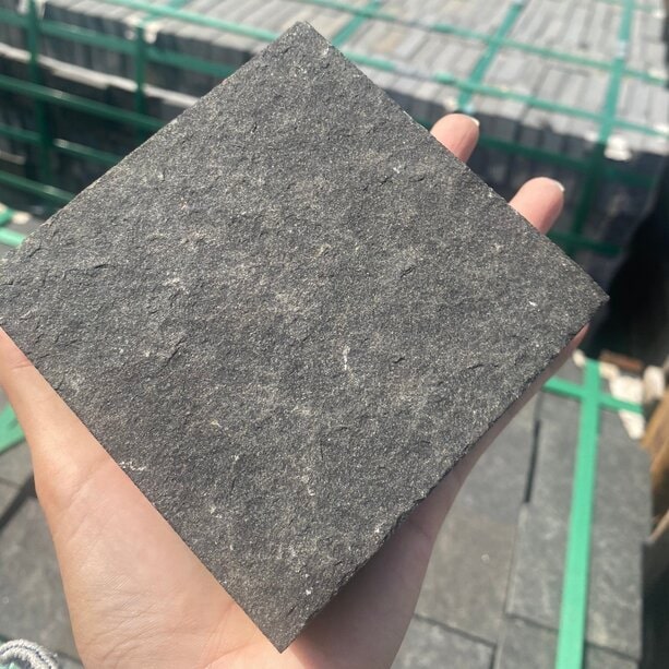 MẪU ĐÁ CU BIC 10x10x2cm – LÁT SÂN VƯỜN, NHÀ XE BỀN ĐẸP 100 NĂM